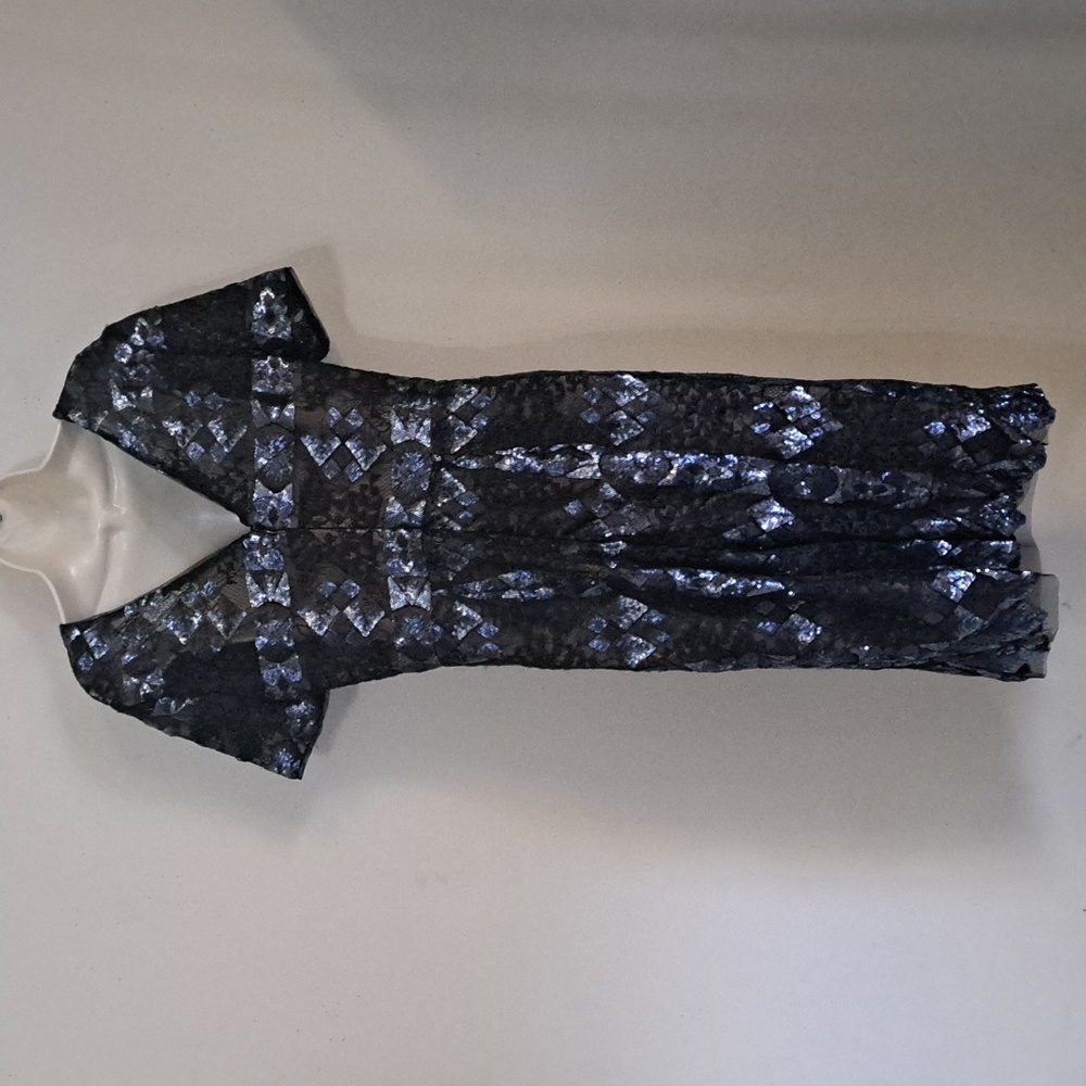 BCBGMAXAZRIA 'Samara' Sequin Lace Sheath Dress 12 - Picture 12 of 13